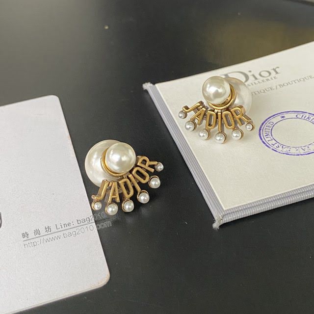 Dior飾品 迪奧經典熱銷款JADIOR復古字母扇型珍珠耳釘耳環  zgd1314